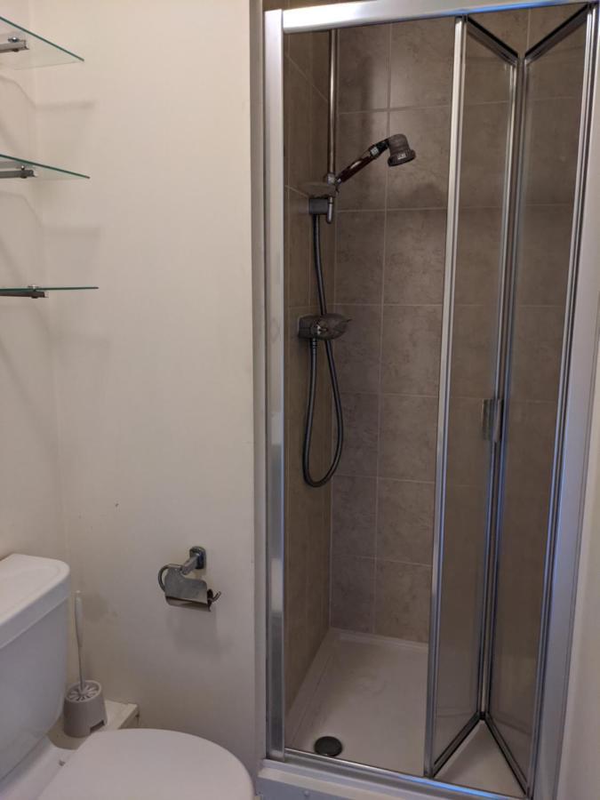 Simple 2-Bedroom 1.5 Bath Apartment In Thornhill Southampton Exteriör bild