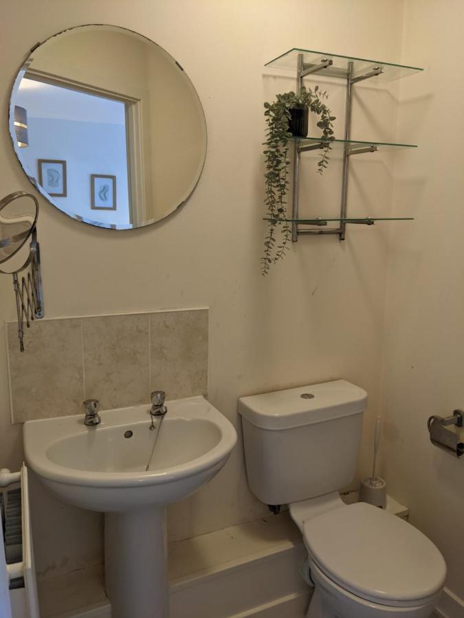 Simple 2-Bedroom 1.5 Bath Apartment In Thornhill Southampton Exteriör bild