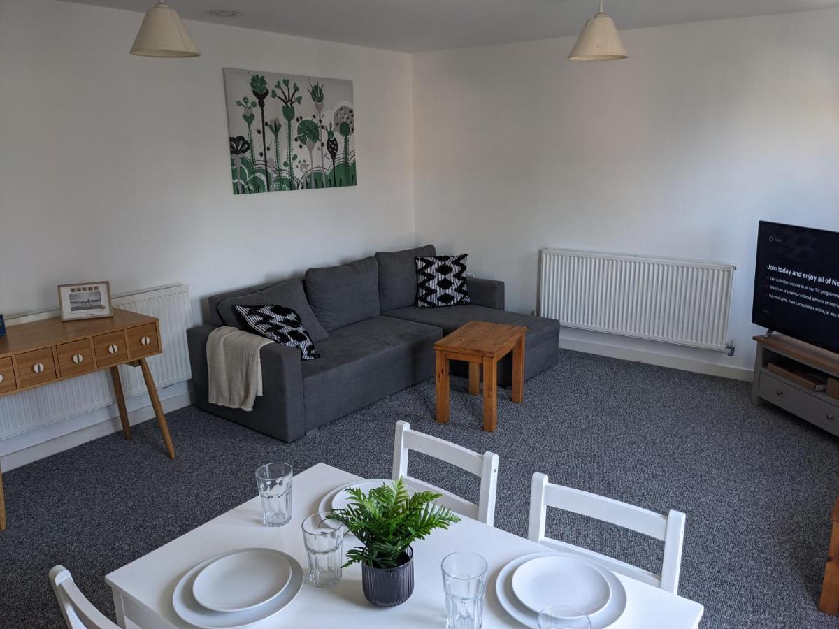 Simple 2-Bedroom 1.5 Bath Apartment In Thornhill Southampton Exteriör bild