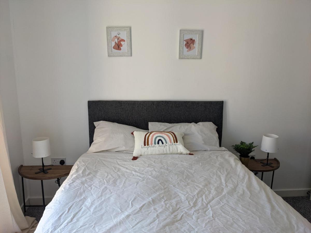 Simple 2-Bedroom 1.5 Bath Apartment In Thornhill Southampton Exteriör bild