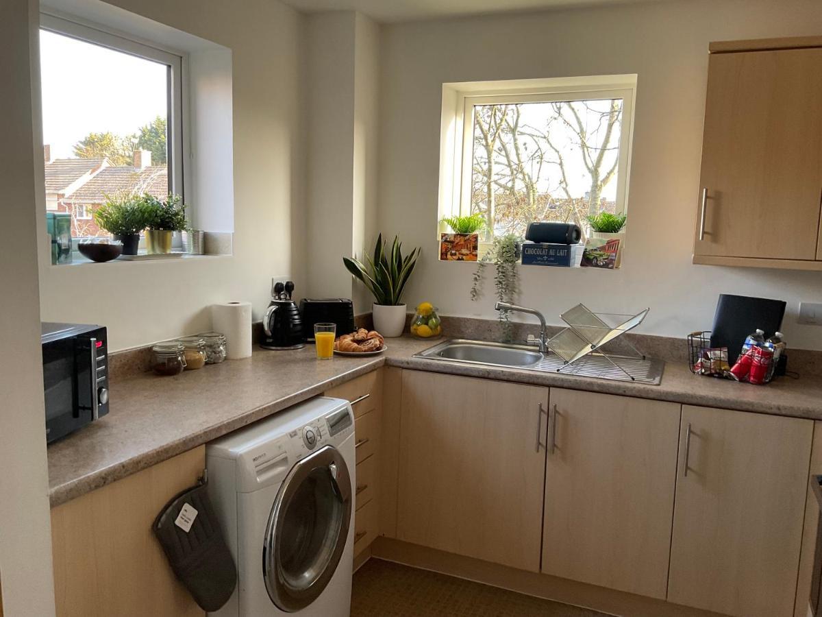 Simple 2-Bedroom 1.5 Bath Apartment In Thornhill Southampton Exteriör bild