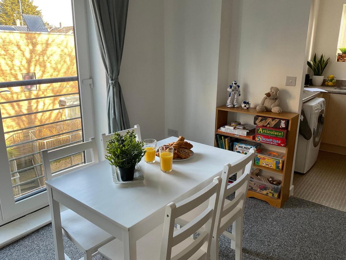 Simple 2-Bedroom 1.5 Bath Apartment In Thornhill Southampton Exteriör bild