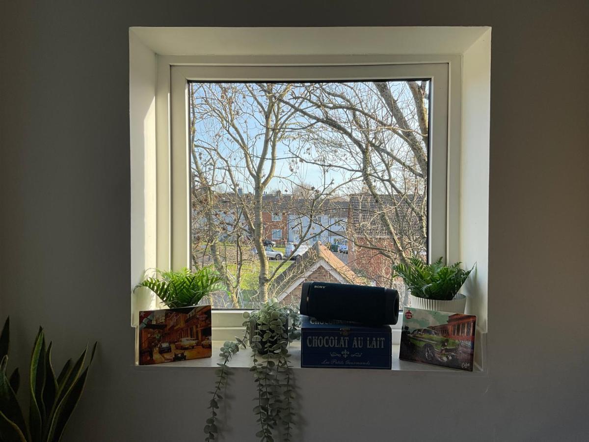 Simple 2-Bedroom 1.5 Bath Apartment In Thornhill Southampton Exteriör bild